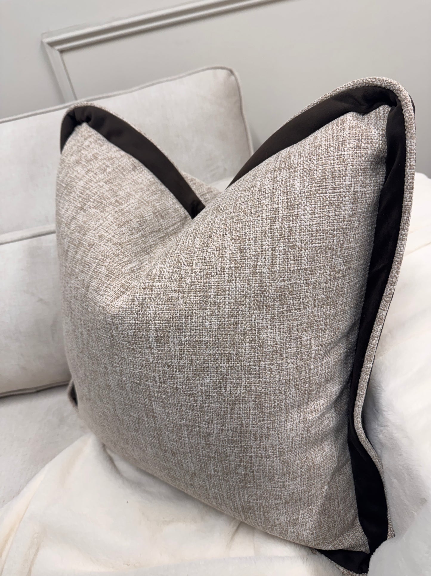 Bobby sand & brown frill scatter