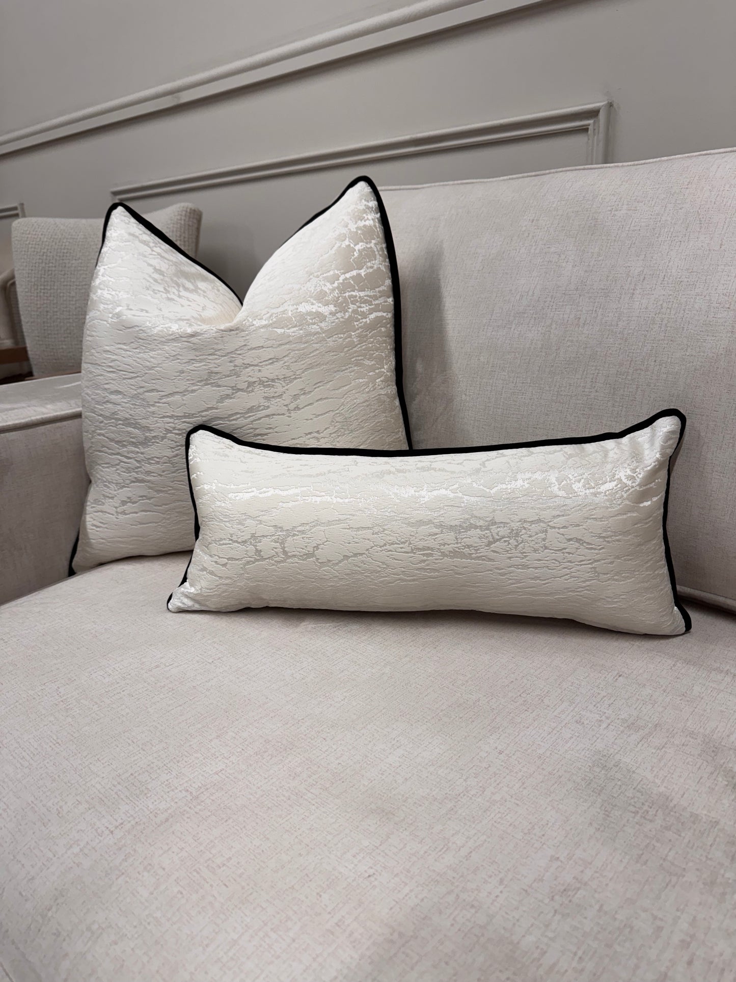 Cre’a ivory mini black trim