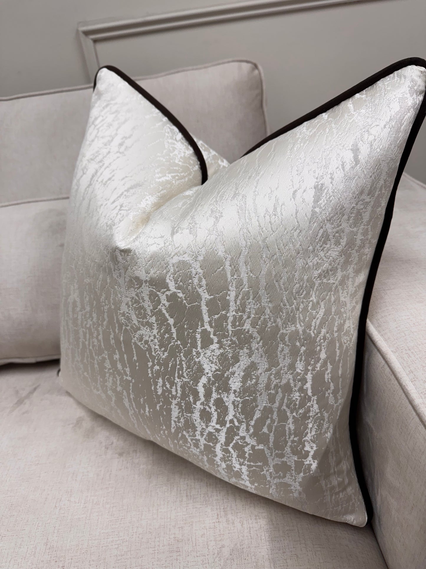Cre’a ivory with brown piping