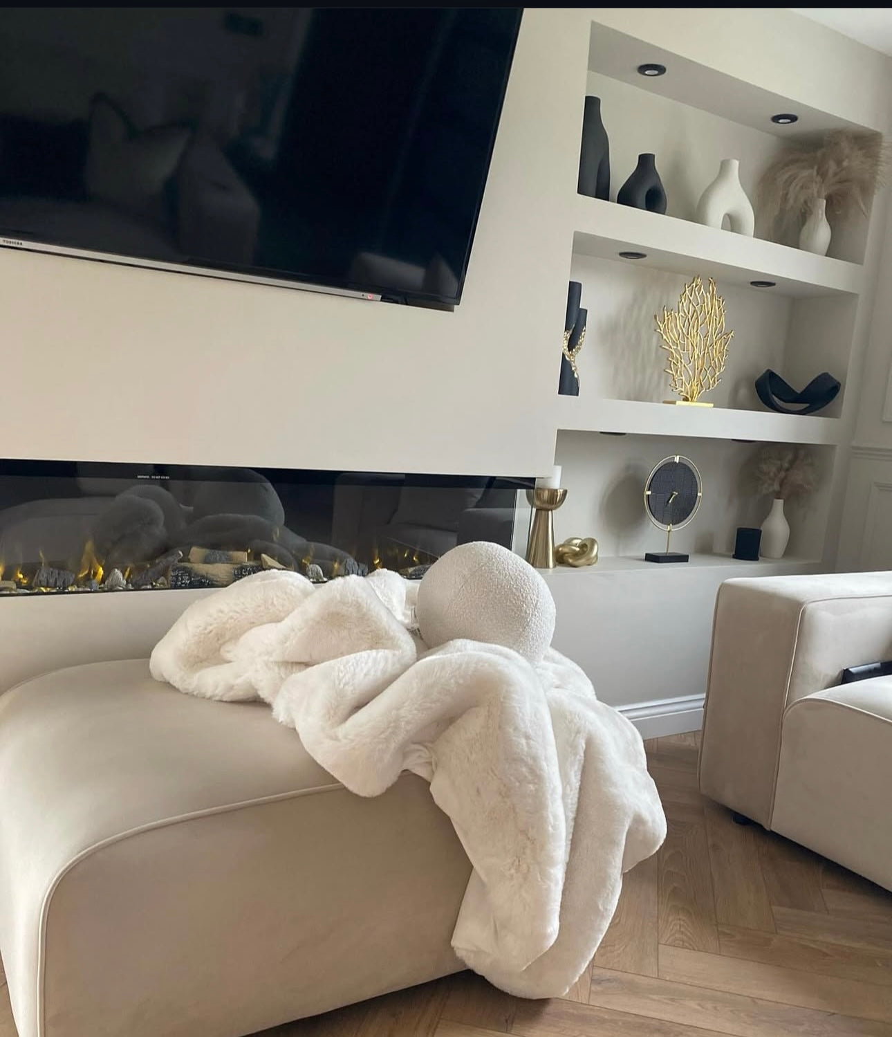 Luxury White Faux Rabbit Throw
