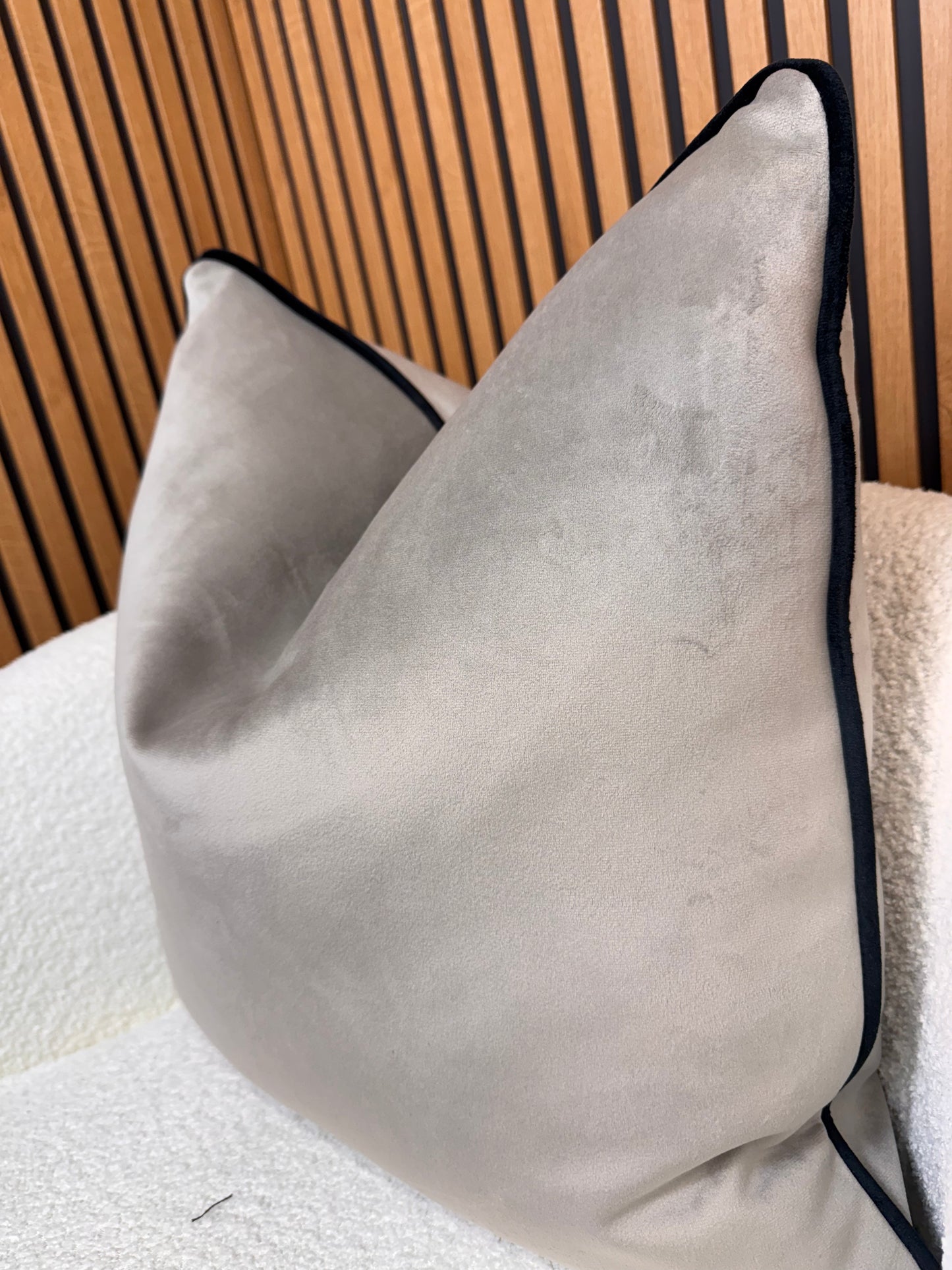 Pebble with black piping cushion