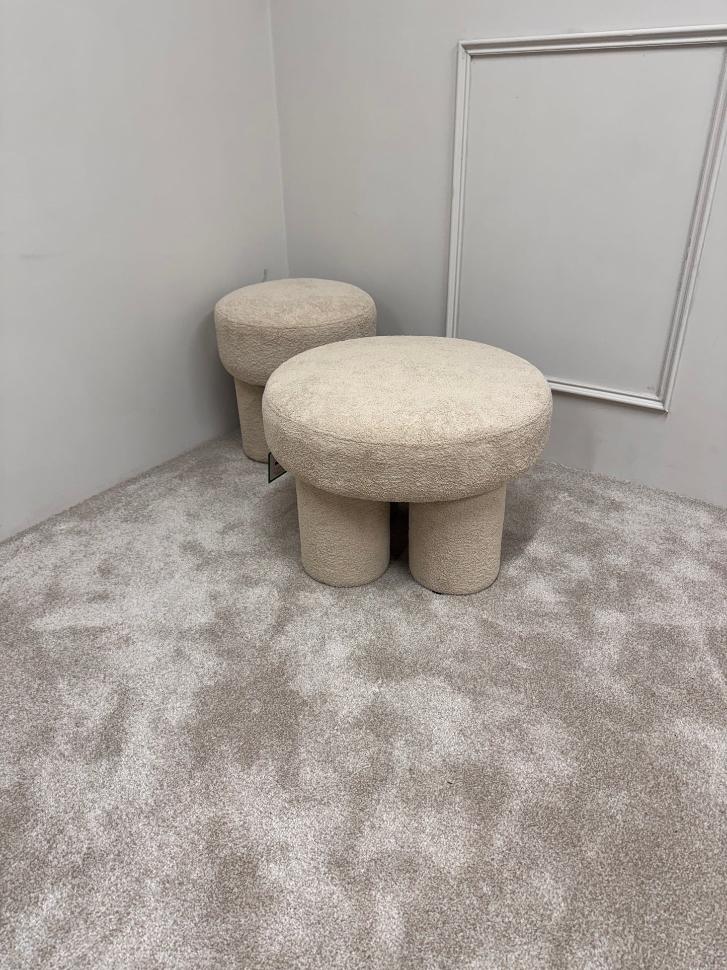 SOLACE+CO FERRO SET OF 2 UPHOLSTERED POUFFE STOOLS BEIGE SHERPA FLEECE