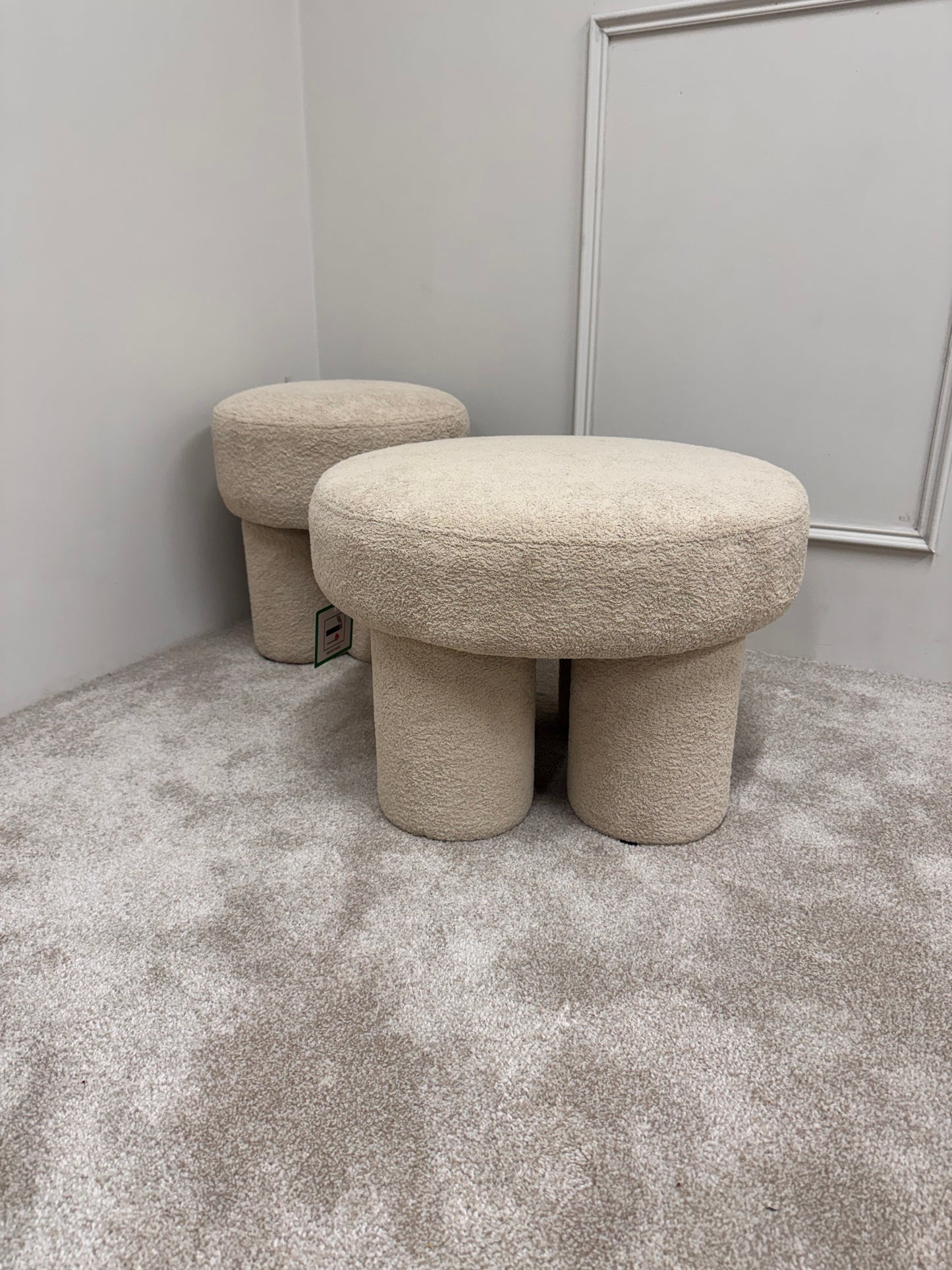 SOLACE+CO FERRO SET OF 2 UPHOLSTERED POUFFE STOOLS BEIGE SHERPA FLEECE