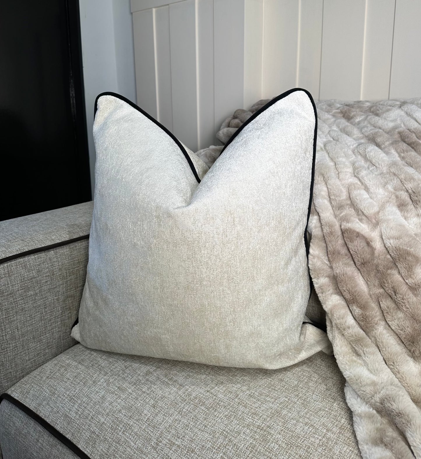 Black Piped Alaska Pearl Cushion